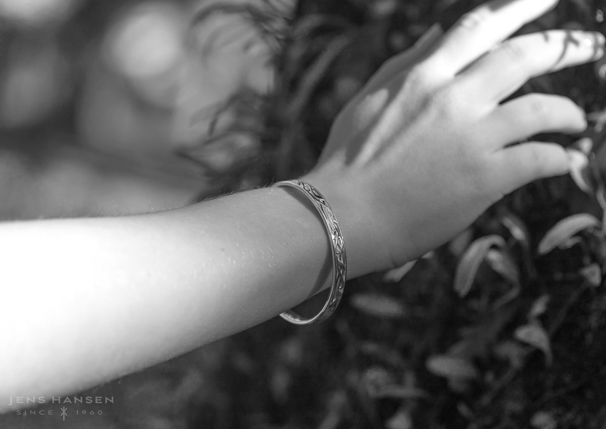 Elvish Vine Bangle, Red Gold