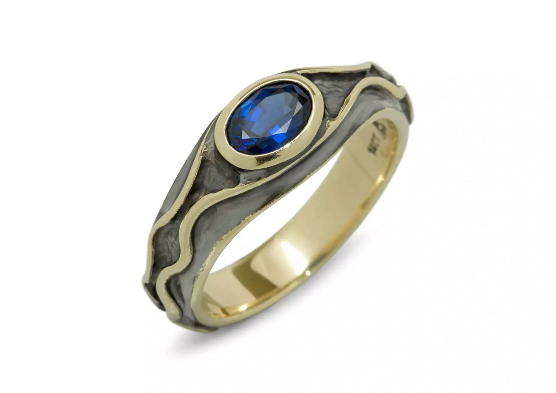 The Ring of Hugo, Yellow Gold