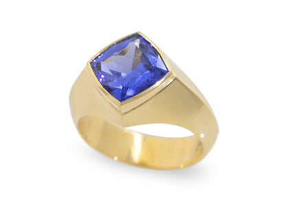 J3052 Violet Tanzanite Ring, Yellow Gold