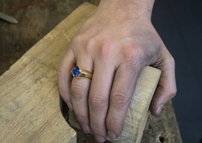 J3052 Violet Tanzanite Ring, Yellow Gold