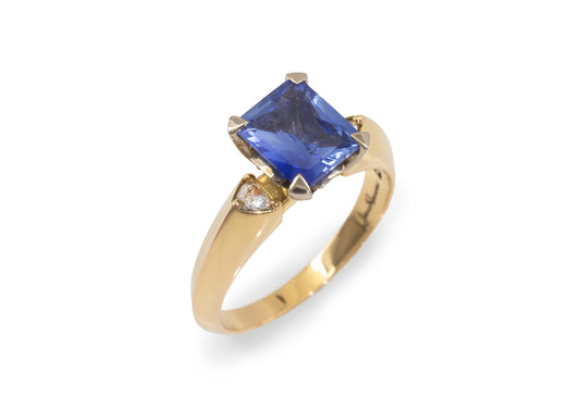 J3005 Cornflower Blue Sapphire Ring, Red Gold