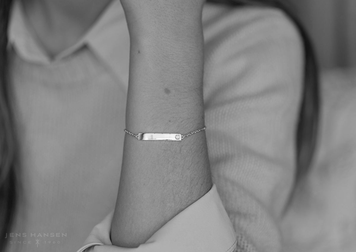 Love Stories Bar Bracelet with Diamond, Red Gold