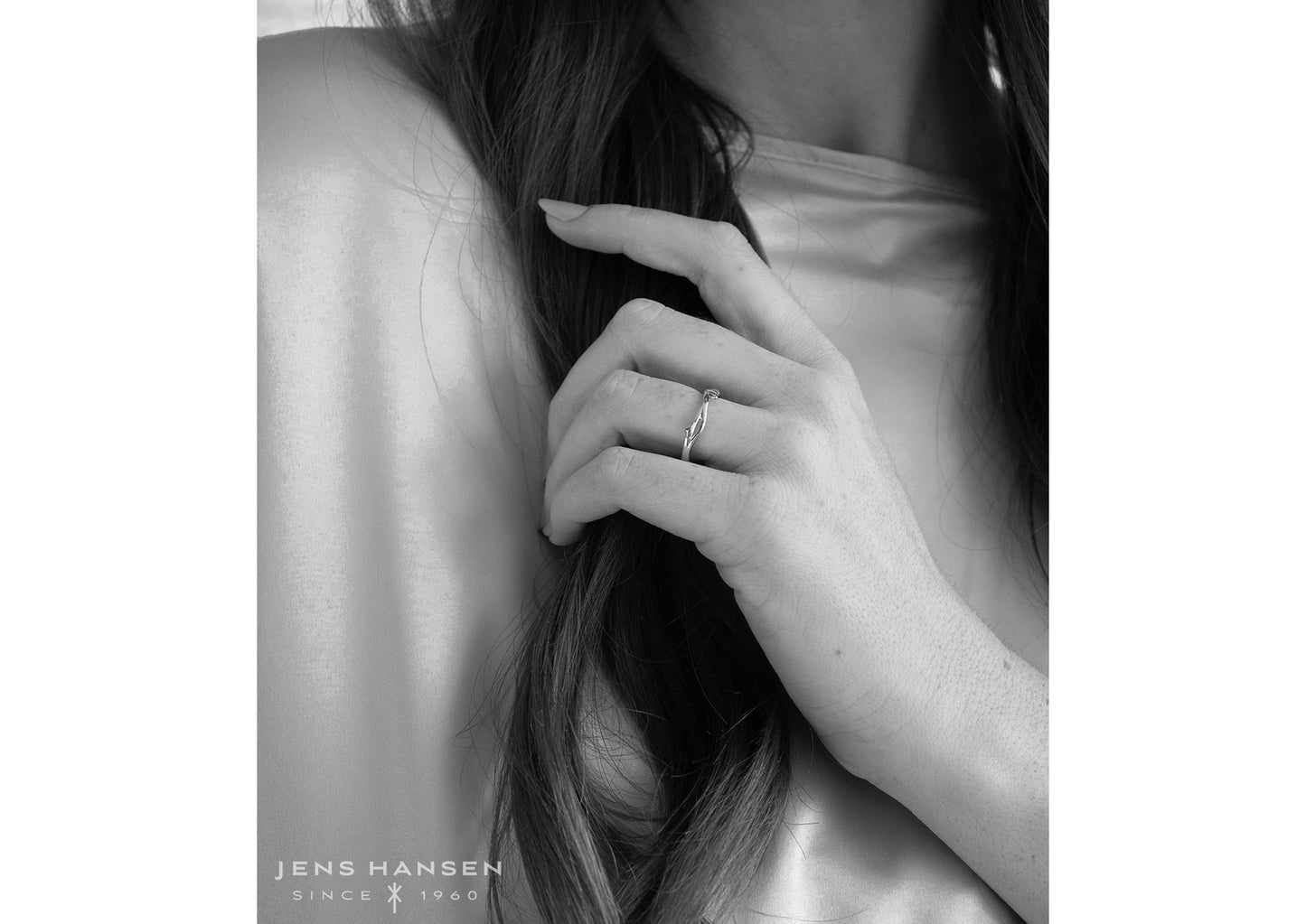 J3339 Vine & Leaf Band, White Gold & Platinum