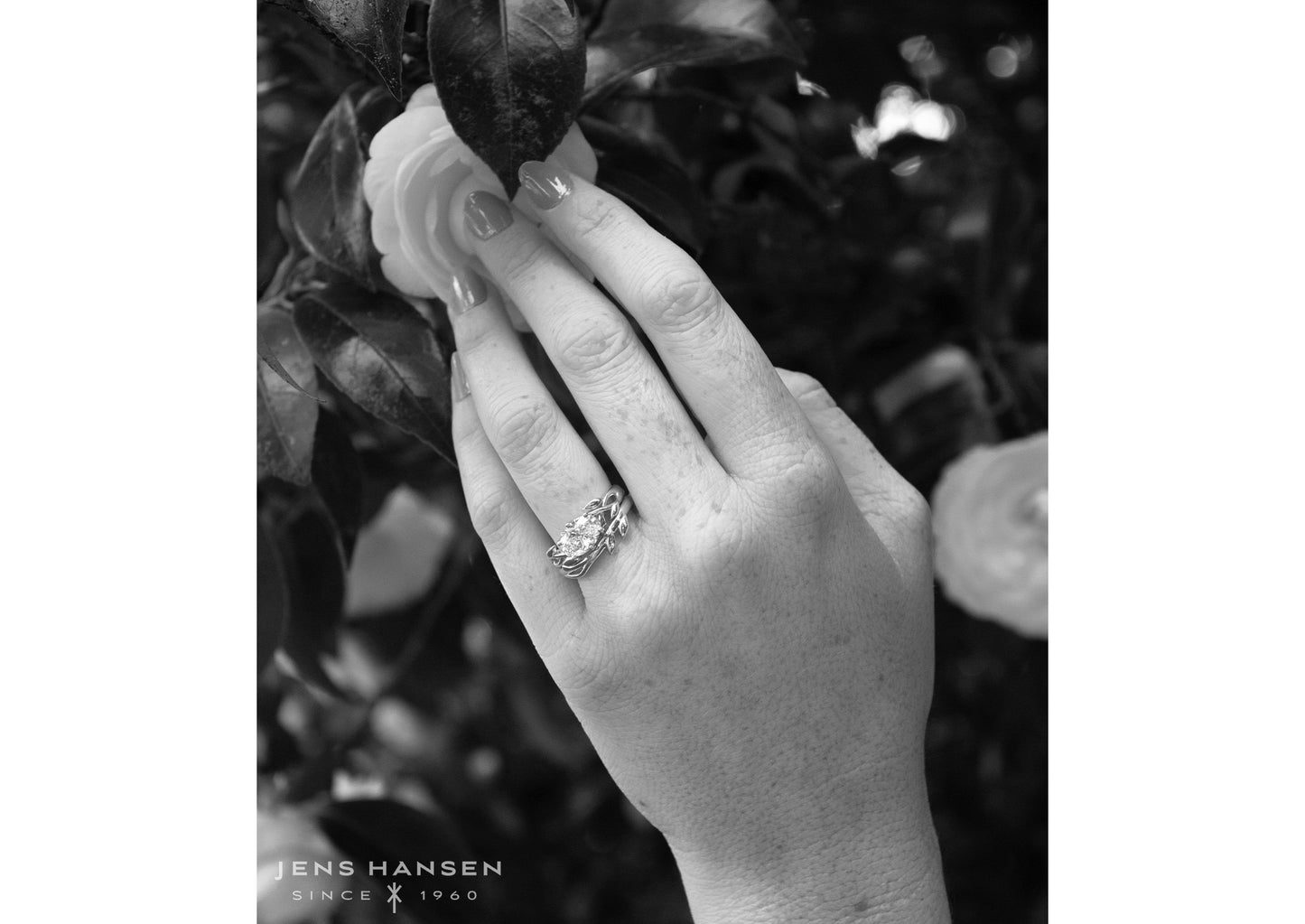 J3340 2-carat Oval Solitaire Vine Engagement Ring, White Gold & Platinum