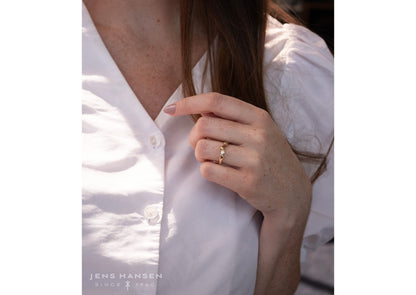 J3343 Vine & Leaf Band, Yellow Gold