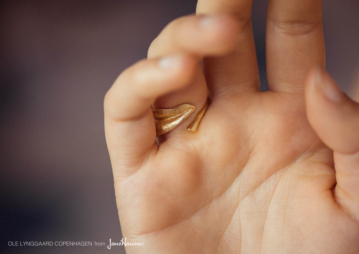 Leaves Ring in 18K yellow gold