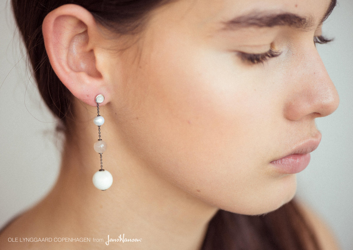 Circus earrings in Sterling silver with White Moonstone