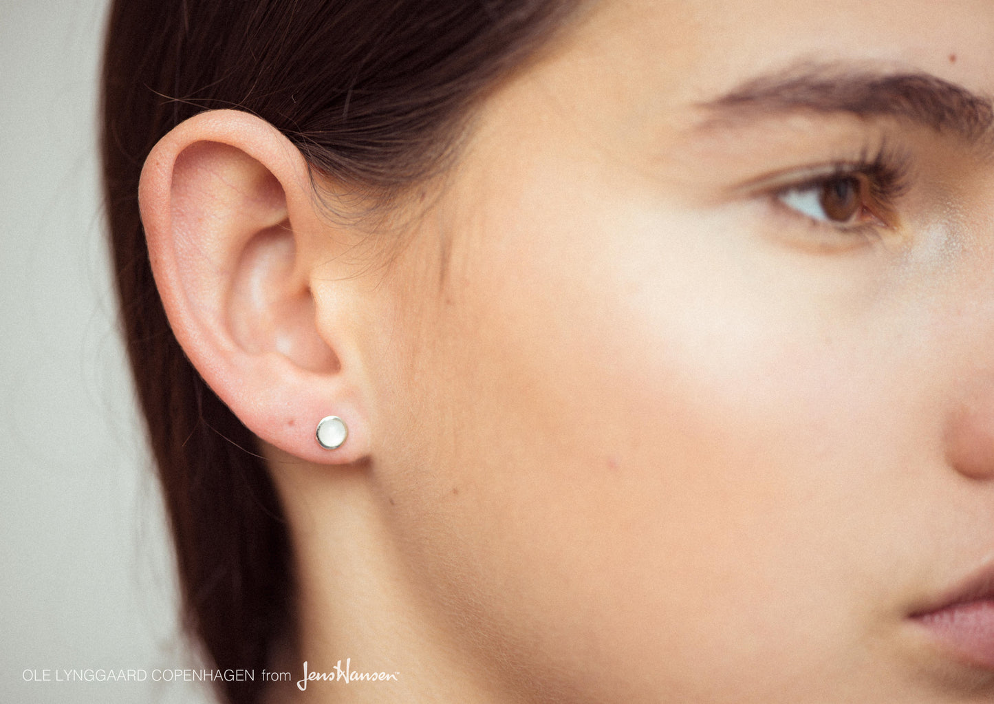 Circus earrings in Sterling silver with White Moonstone