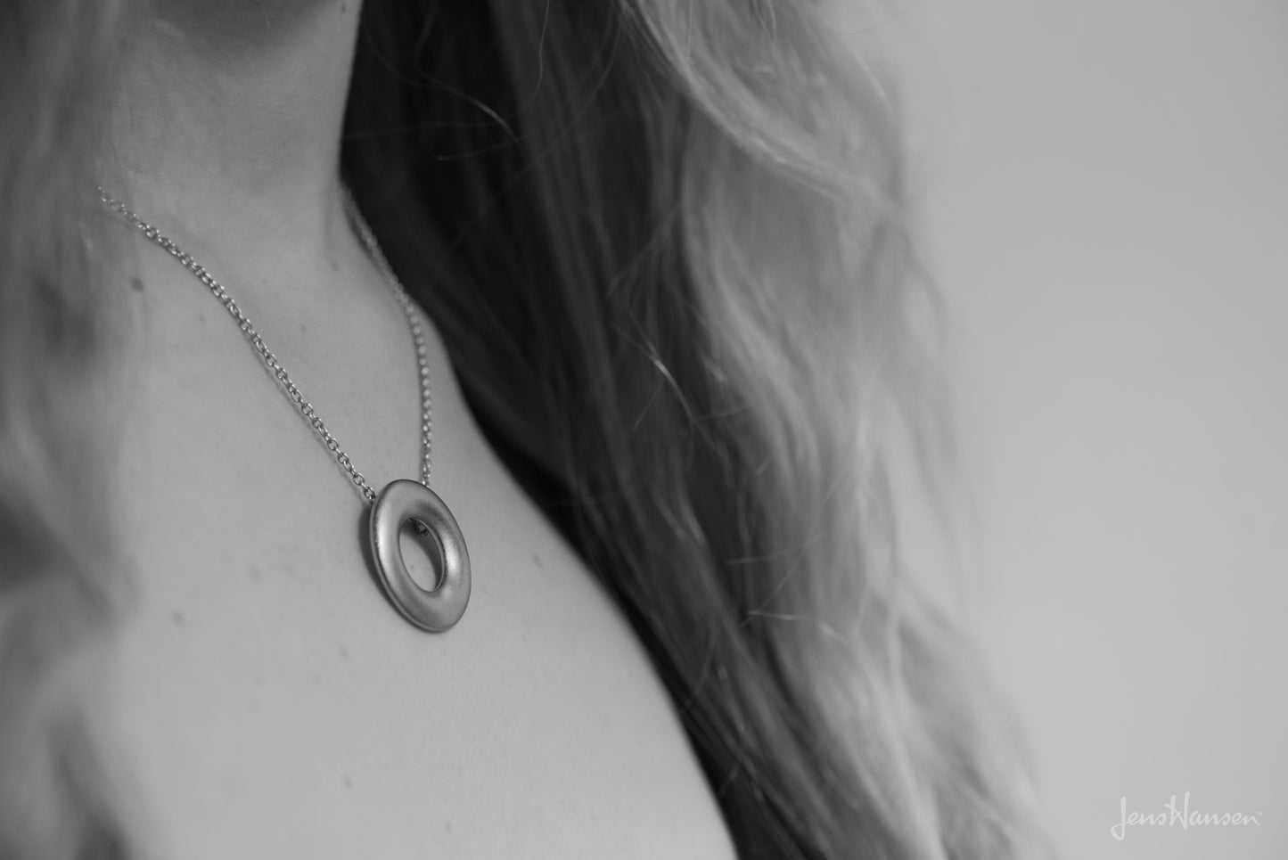 Circle Pendant with Hidden Bales, White Gold & Platinum