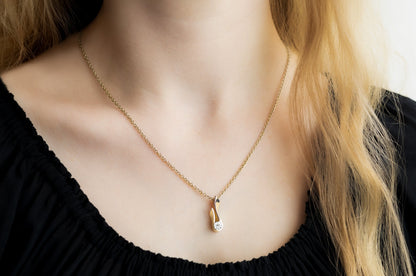 Flame Pendant with Round Diamond, Yellow Gold